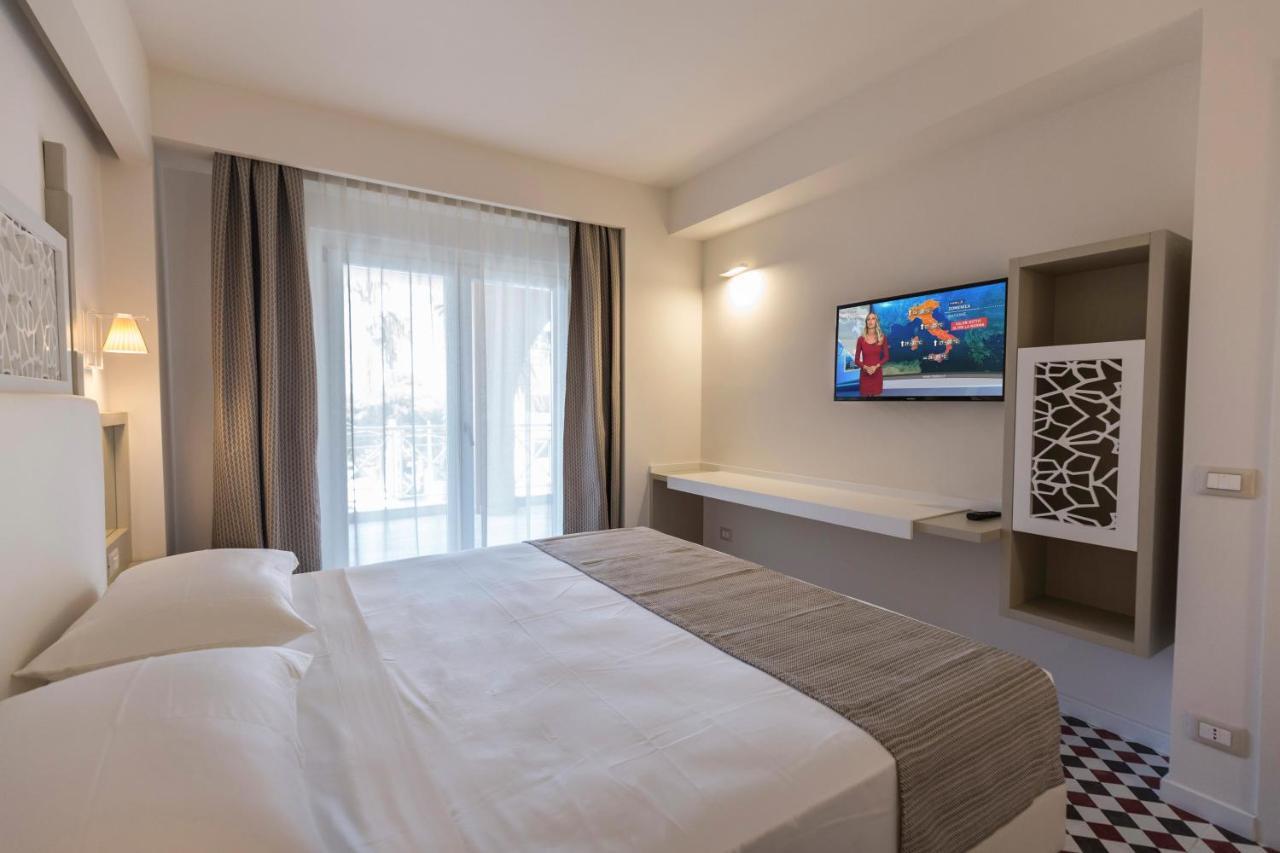 Suite Hotel L'Oasi Di Riaci (Adults Only) Santa Domenica  Exterior foto